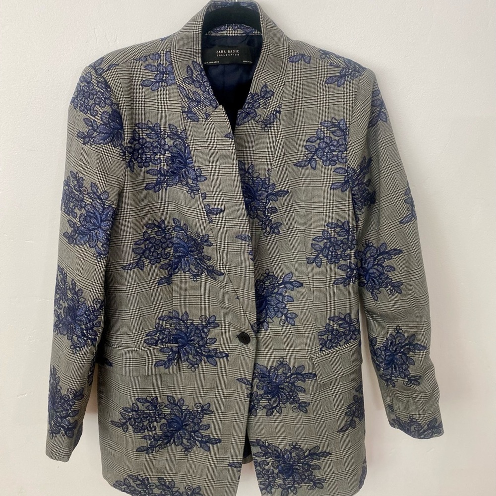 Zara Jacket/Blazer Gray w/ blue flower embroidery